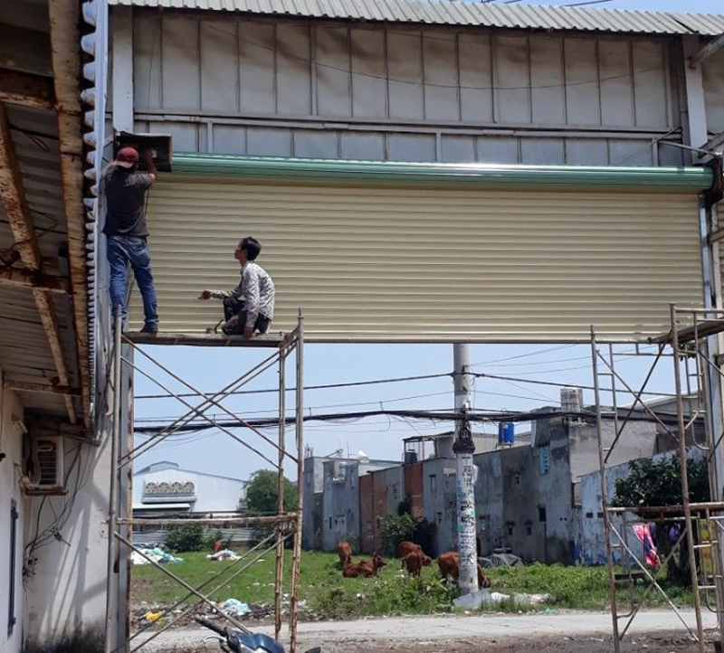Các bước xử lý cửa cuốn bị kẹt giữa chừng tại nhà