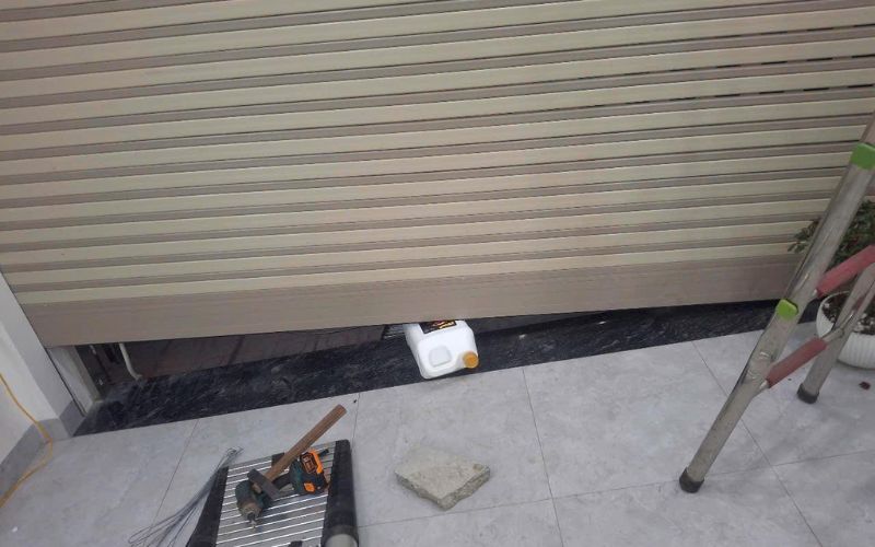 Cửa chỉ mở được nhưng không đóng được hoặc ngược lại