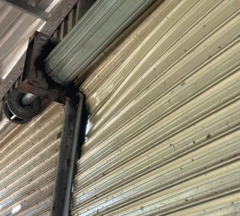 Dấu hiệu nhận biết cửa cuốn kẹt ray
