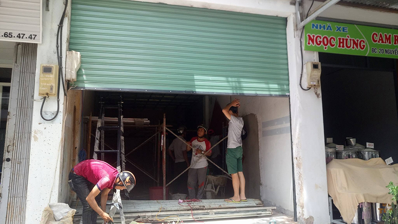Hướng dẫn cách xử lý cửa cuốn kẹt ray đơn giản tại nhà
