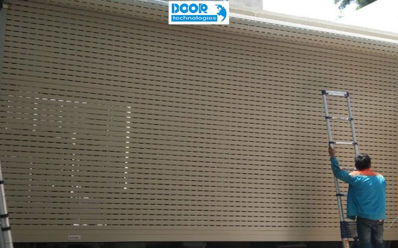 Khi nào nên sử dụng dịch vụ vệ sinh cửa cuốn?