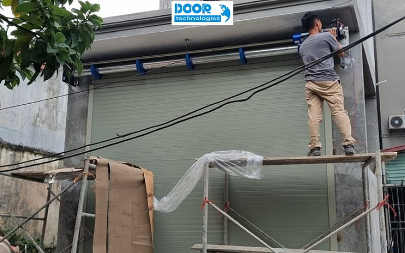 Trường hợp nên nhờ thợ kiểm tra cửa cuốn chuyên nghiệp
